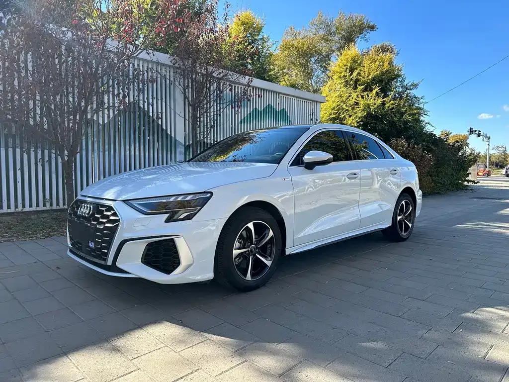 Audi A3 — фото 1