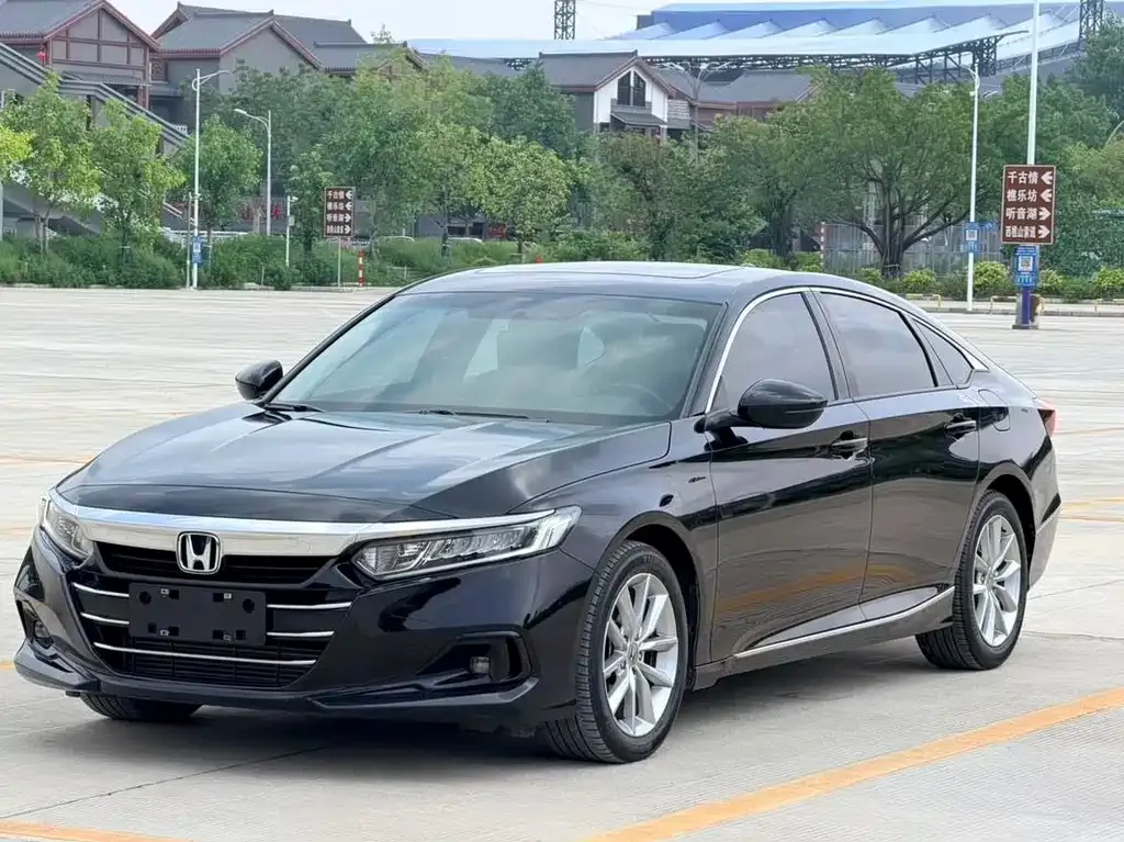 Honda Accord — фото 1