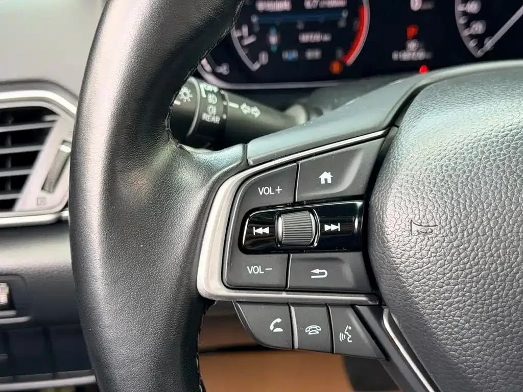 Honda Accord — фото 10