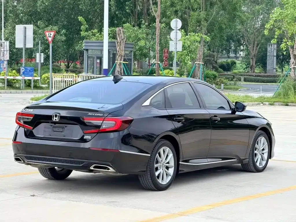 Honda Accord — фото 9