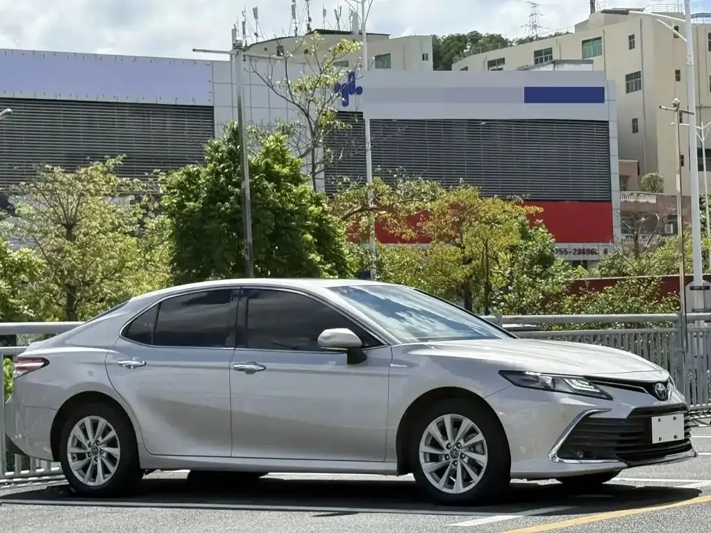 Toyota Camry — фото 9