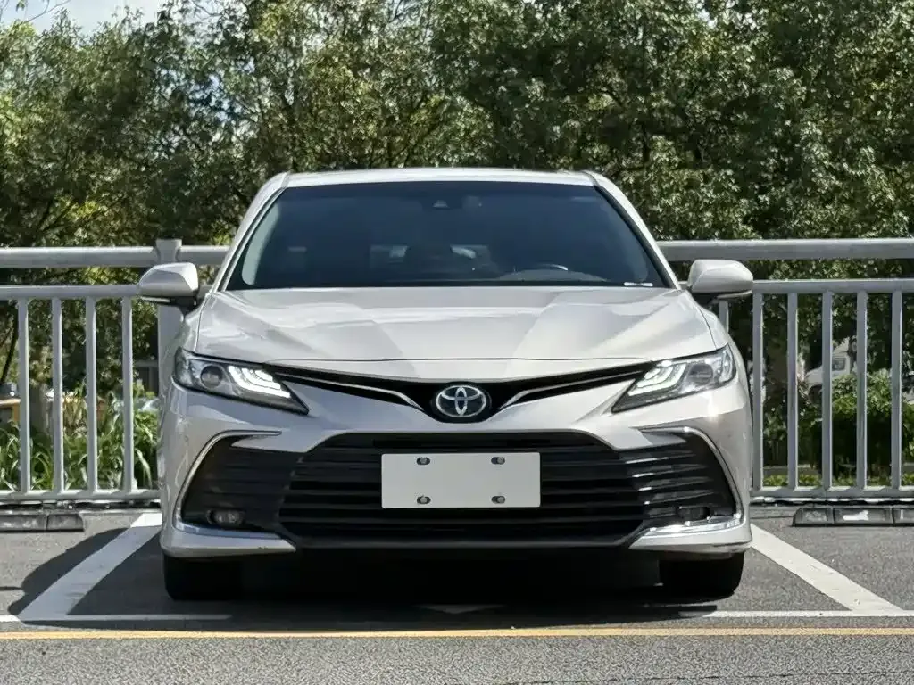 Toyota Camry — фото 7