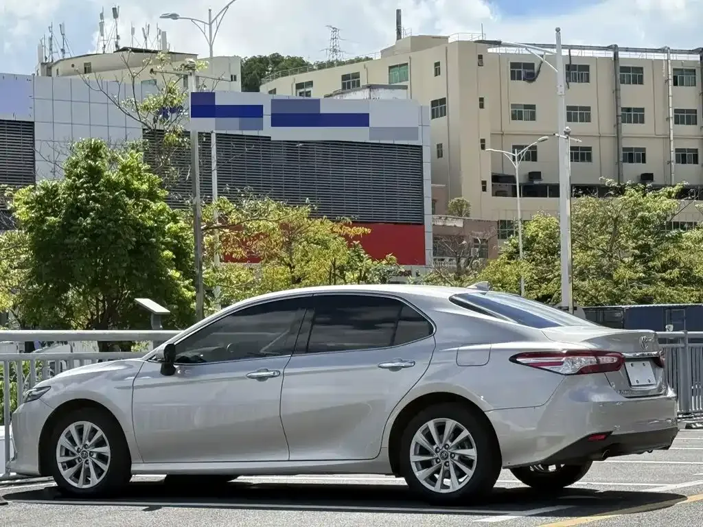 Toyota Camry — фото 4
