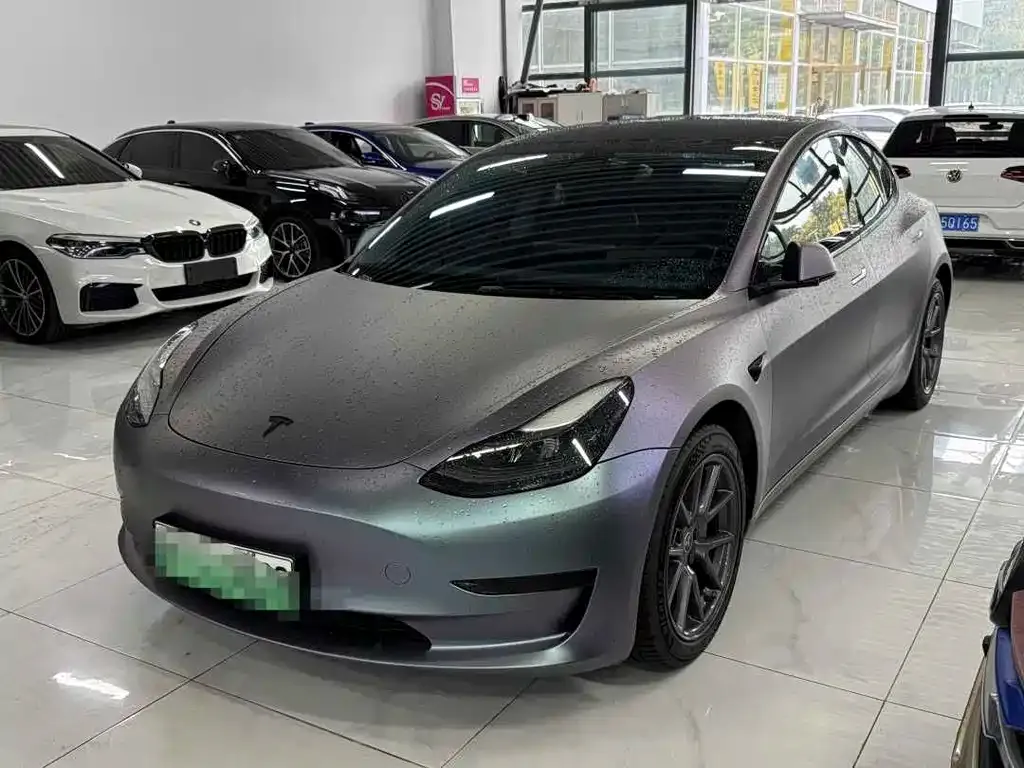Tesla Model 3 — фото 1