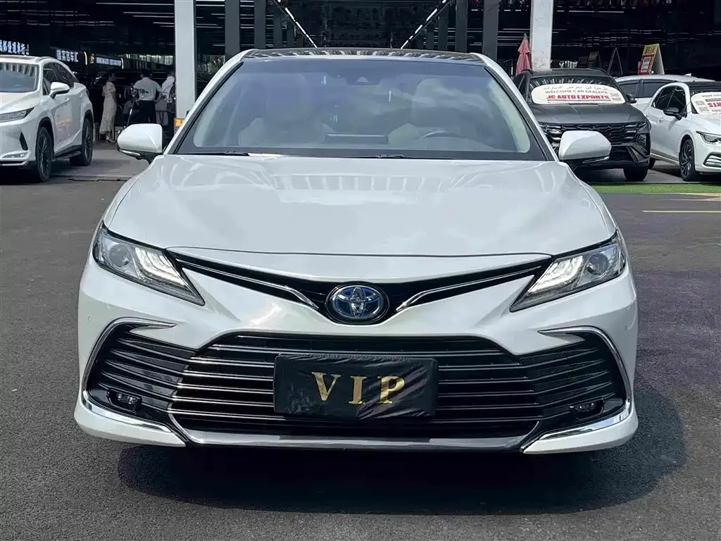 Toyota Camry — фото 7