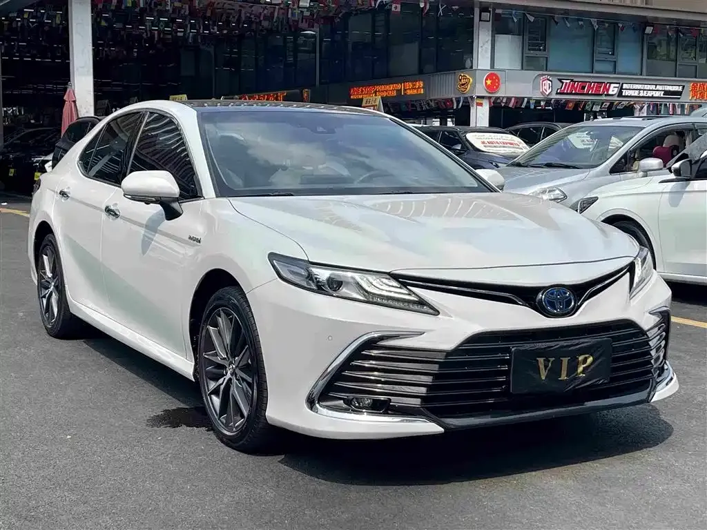 Toyota Camry — фото 5