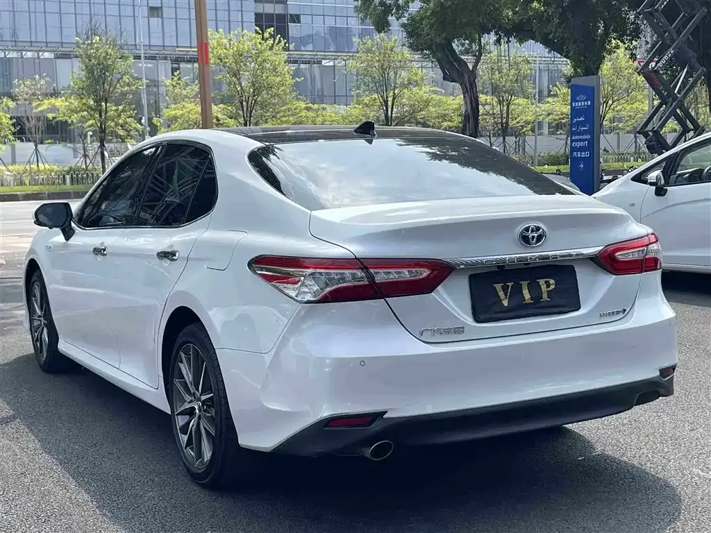 Toyota Camry — фото 10