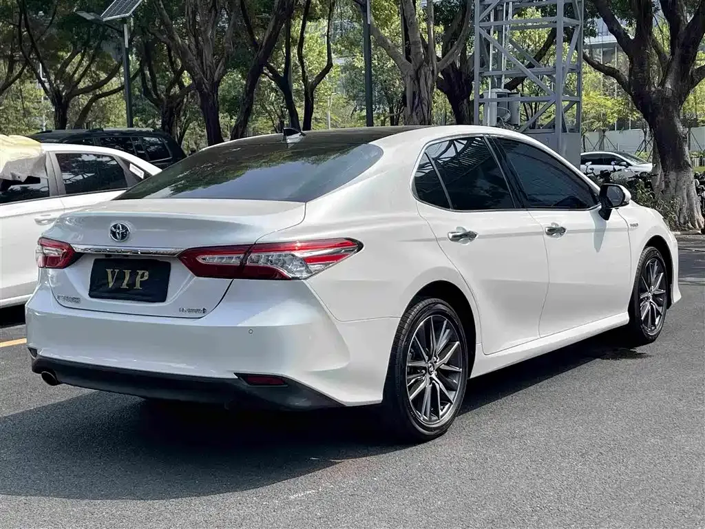Toyota Camry — фото 9