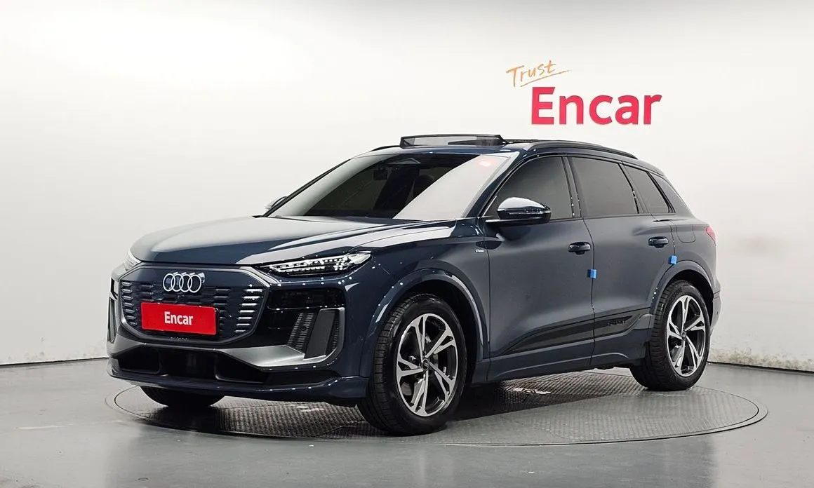 Audi Q6 e-tron — фото 1