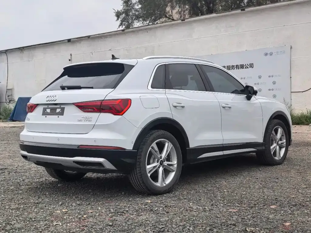 Audi Q3 — фото 8