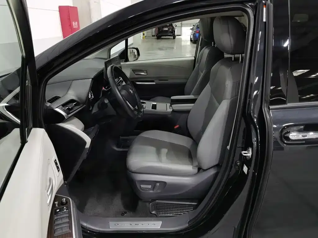 Toyota Granvia — фото 8
