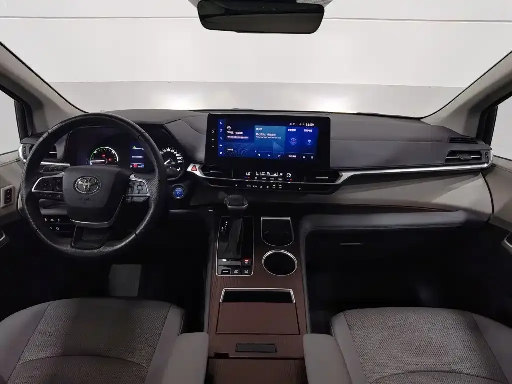 Toyota Granvia — фото 9