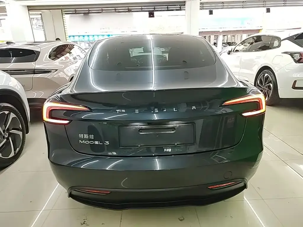 Tesla Model 3 — фото 7