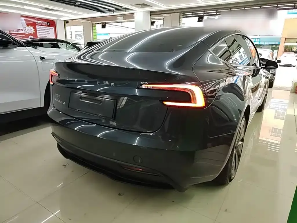 Tesla Model 3 — фото 6