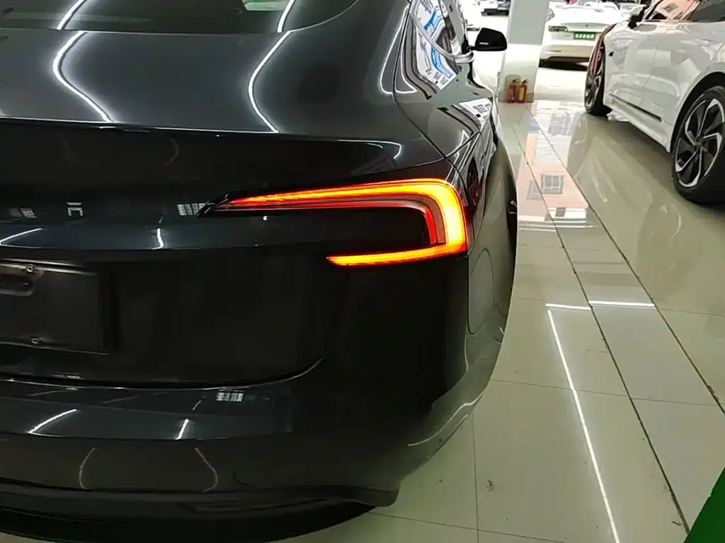 Tesla Model 3 — фото 2