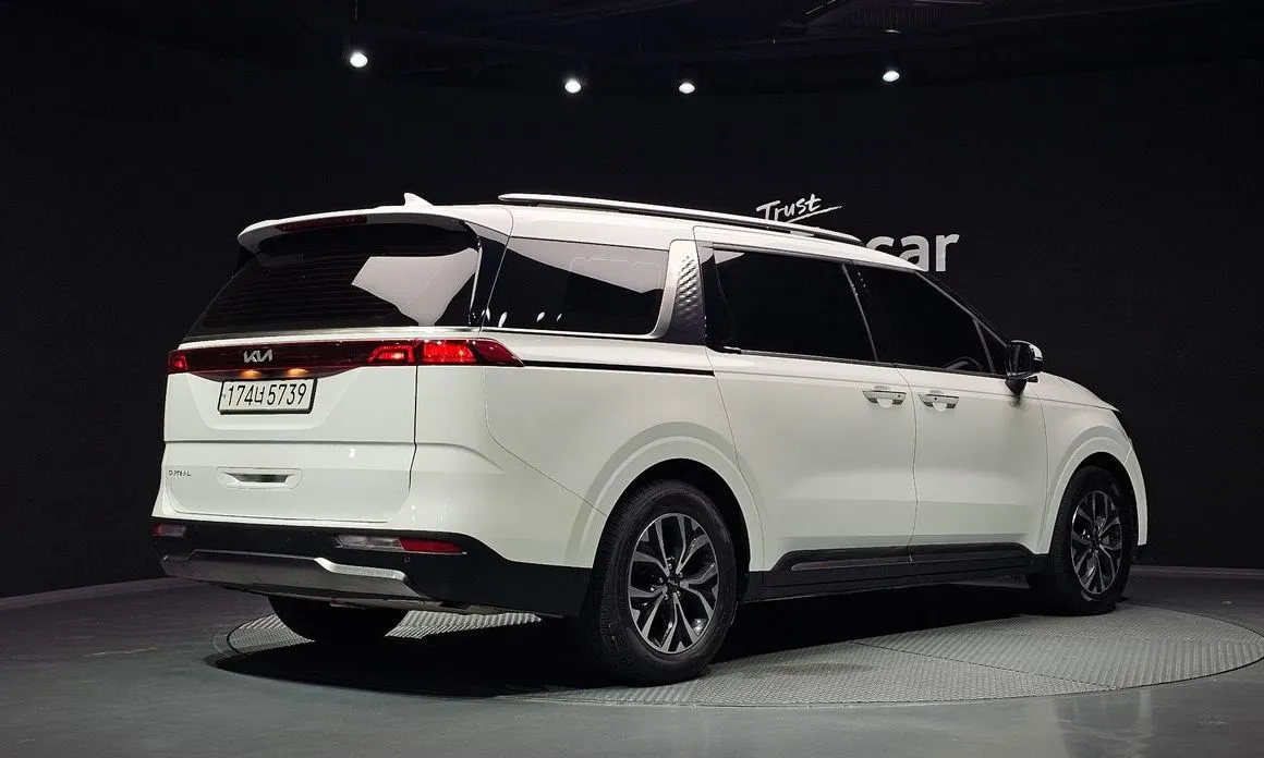 Kia Carnival — фото 5