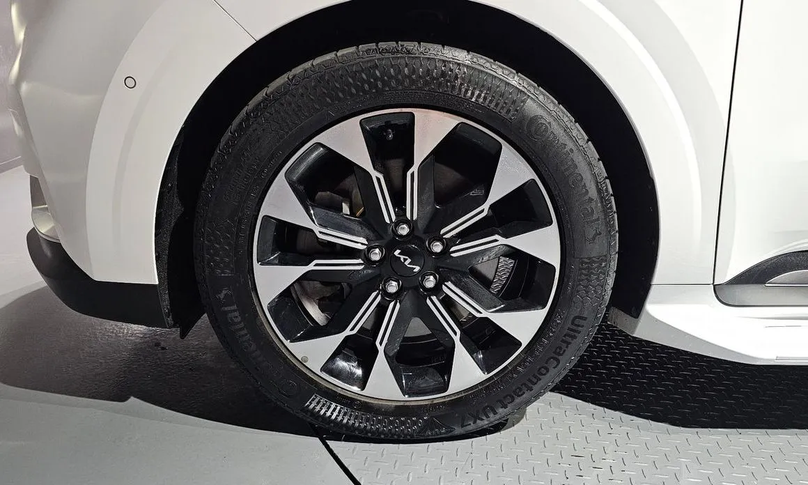 Kia Carnival — фото 10