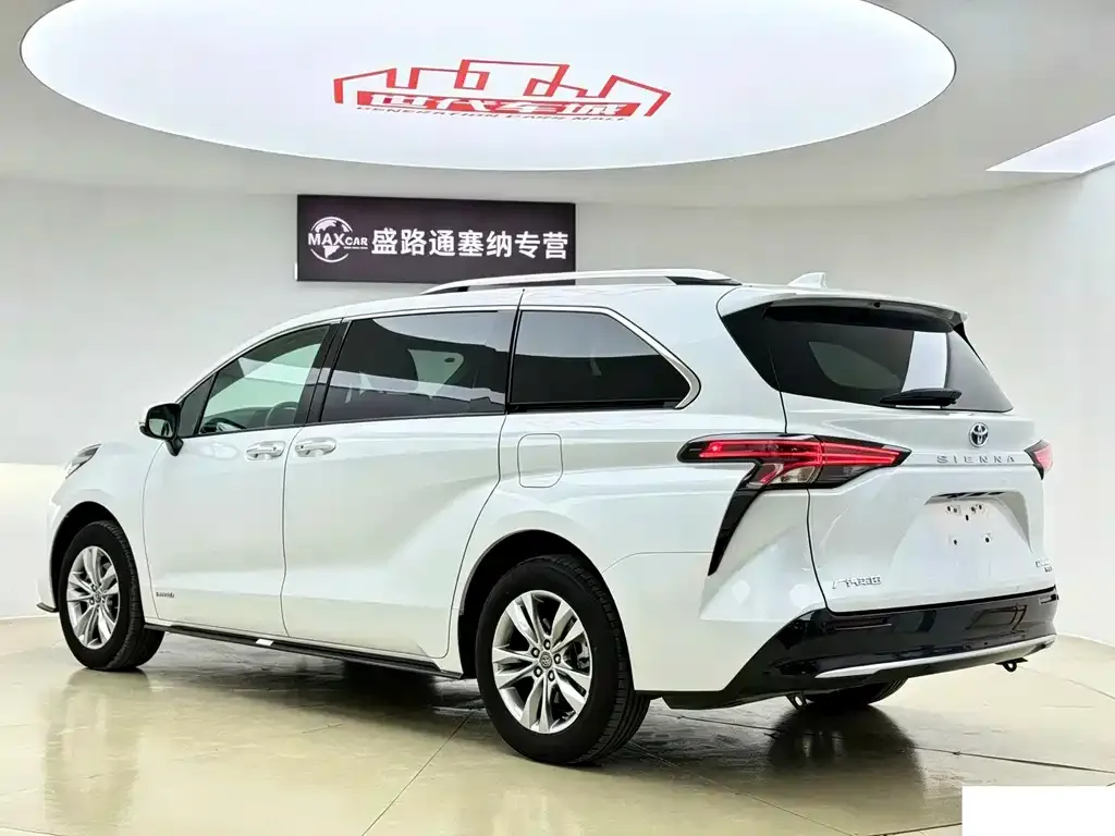 Toyota Sienna — фото 8