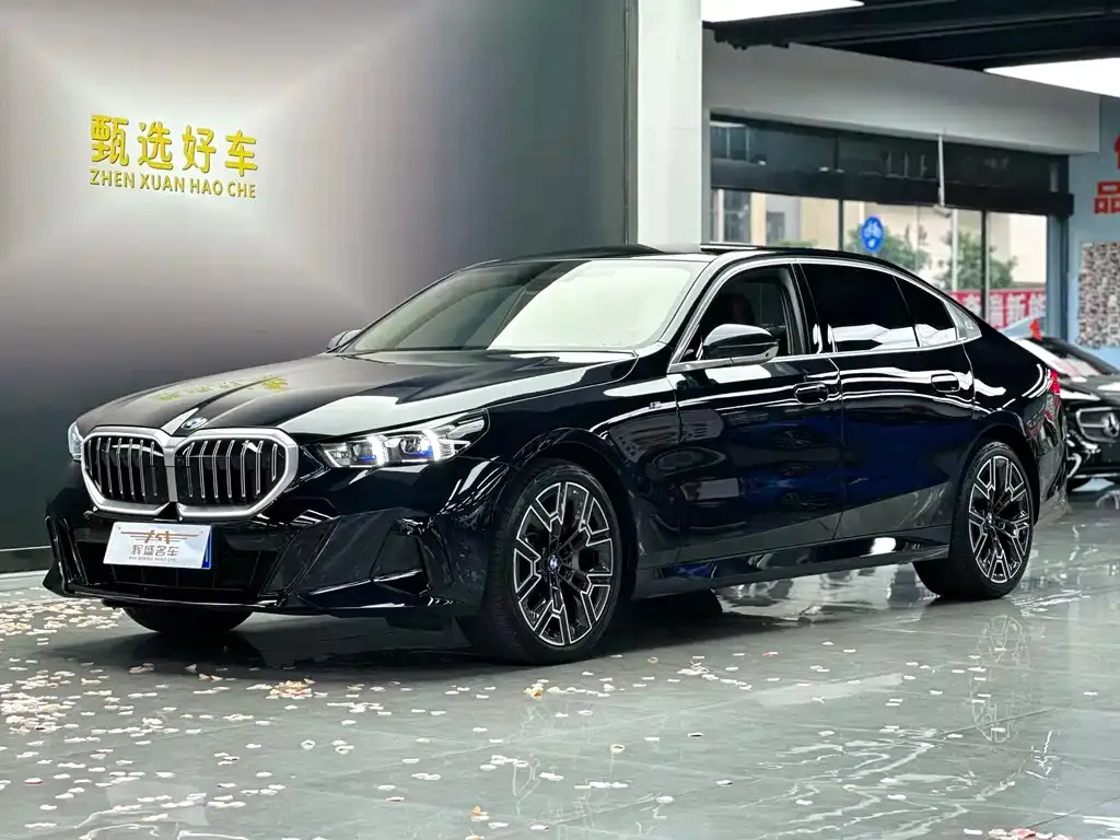 BMW 5 Series — фото 1