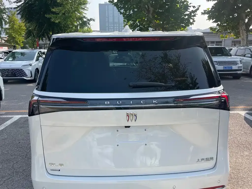 Buick GL8 Hybrid — фото 10