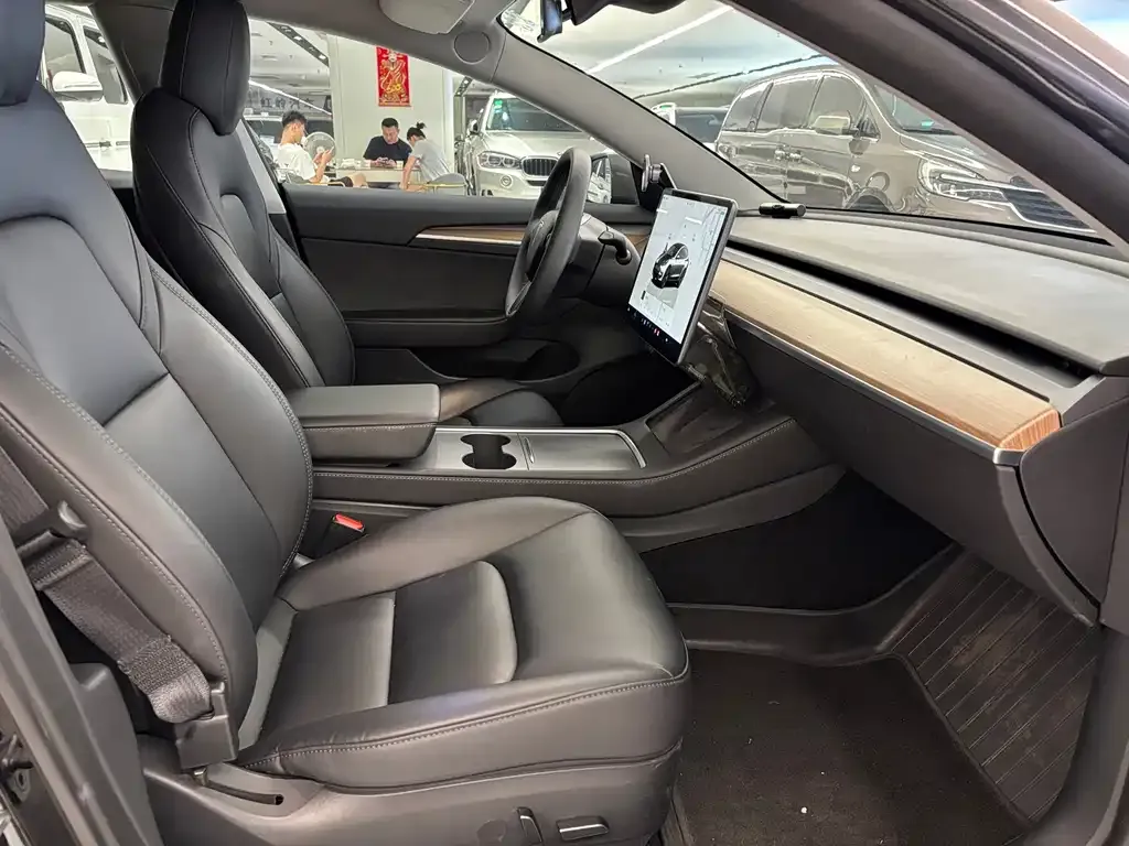 Tesla Model 3 — фото 5