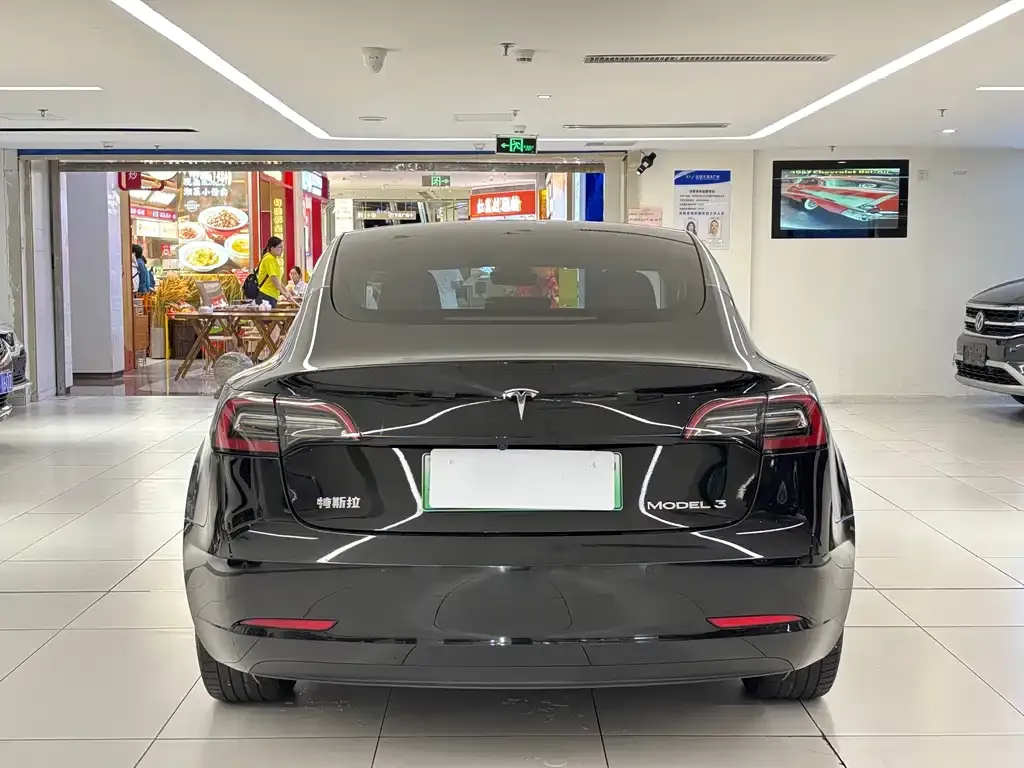 Tesla Model 3 — фото 6