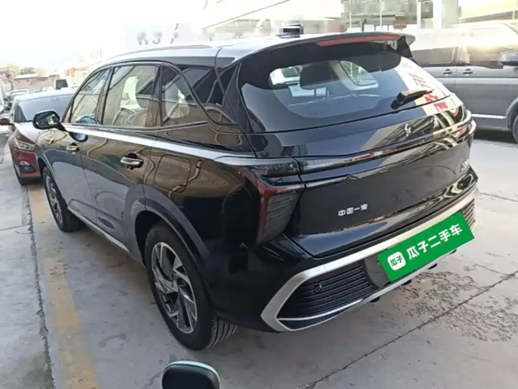 Hongqi HS3 PHEV — фото 2