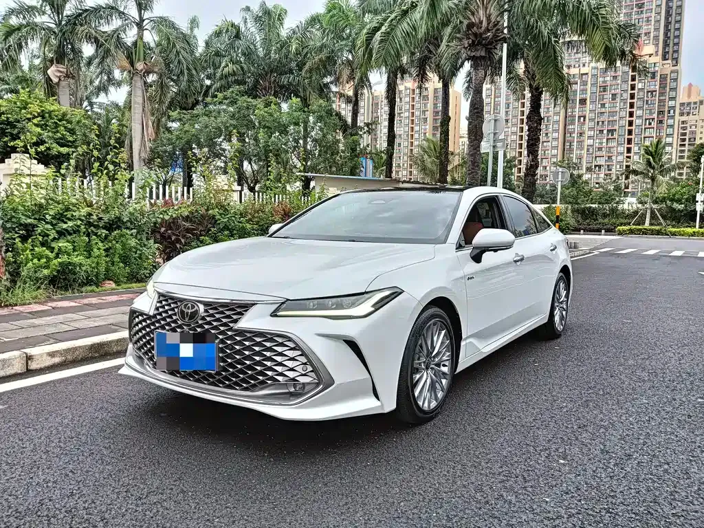 Toyota Avalon — фото 1