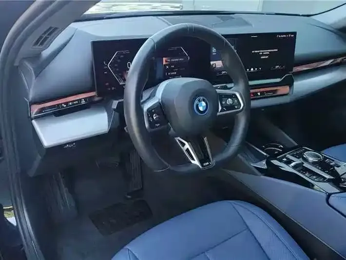 BMW i5 — фото 3