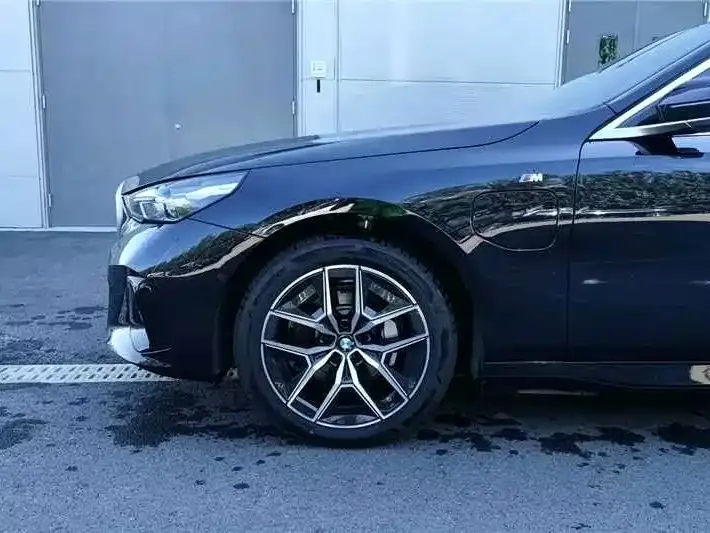 BMW i5 — фото 9