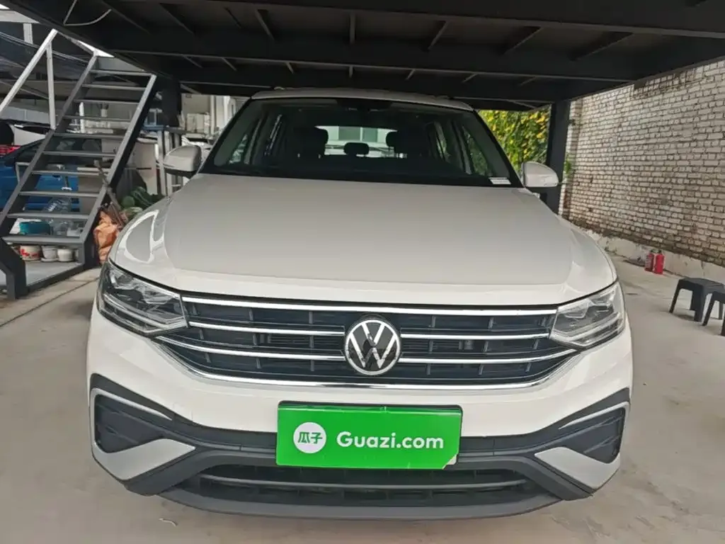 Volkswagen Tiguan L — фото 7