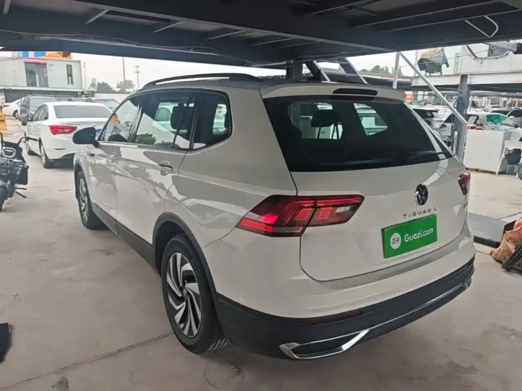 Volkswagen Tiguan L — фото 8