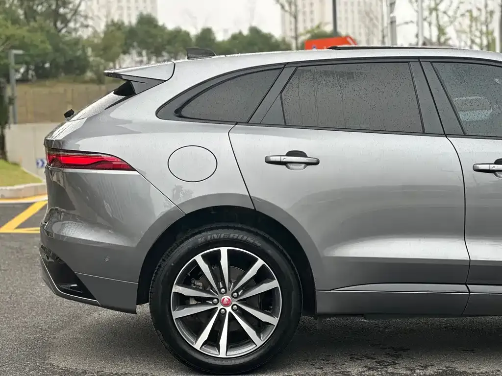 Jaguar F-PACE — фото 6