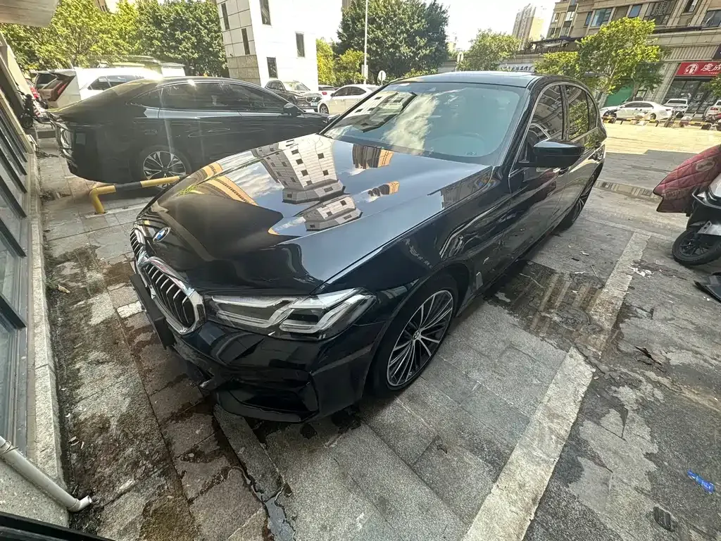 BMW 5 Series — фото 1