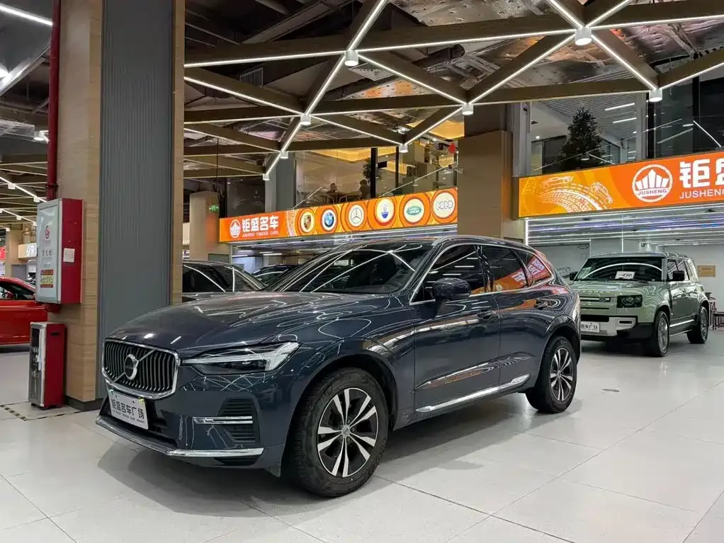 Volvo XC60 — фото 1