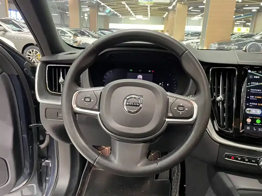 Volvo XC60 — фото 4