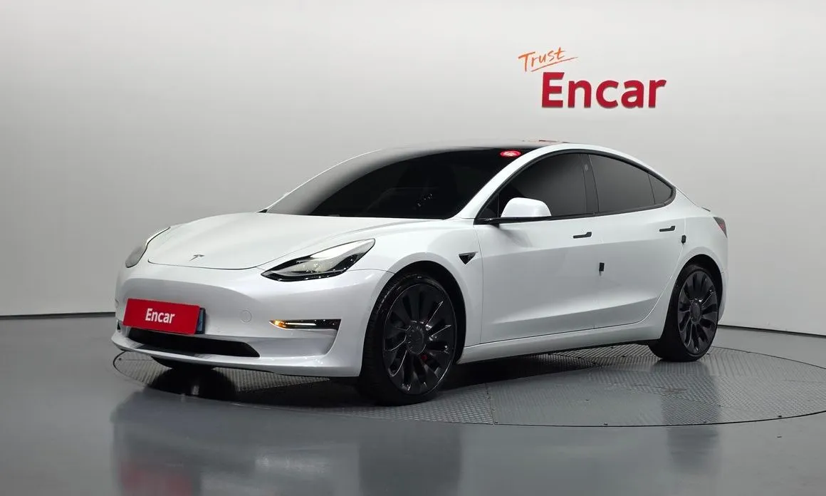 Tesla Model 3 — фото 1