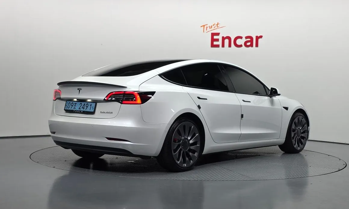 Tesla Model 3 — фото 2