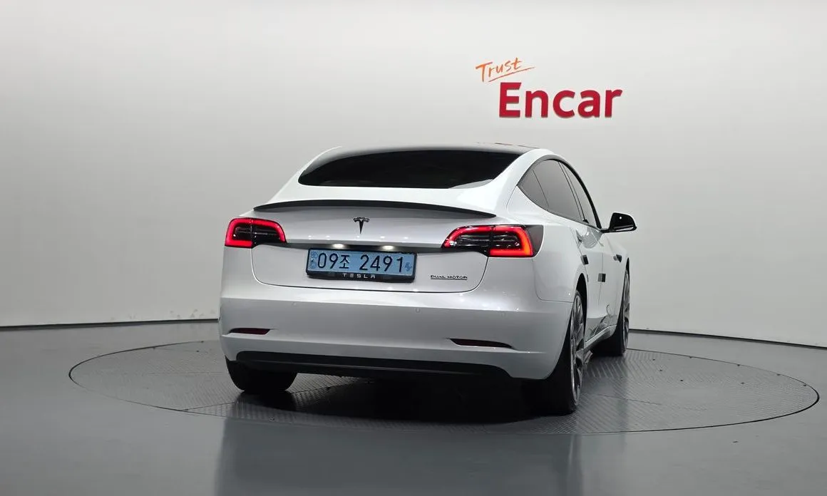 Tesla Model 3 — фото 3