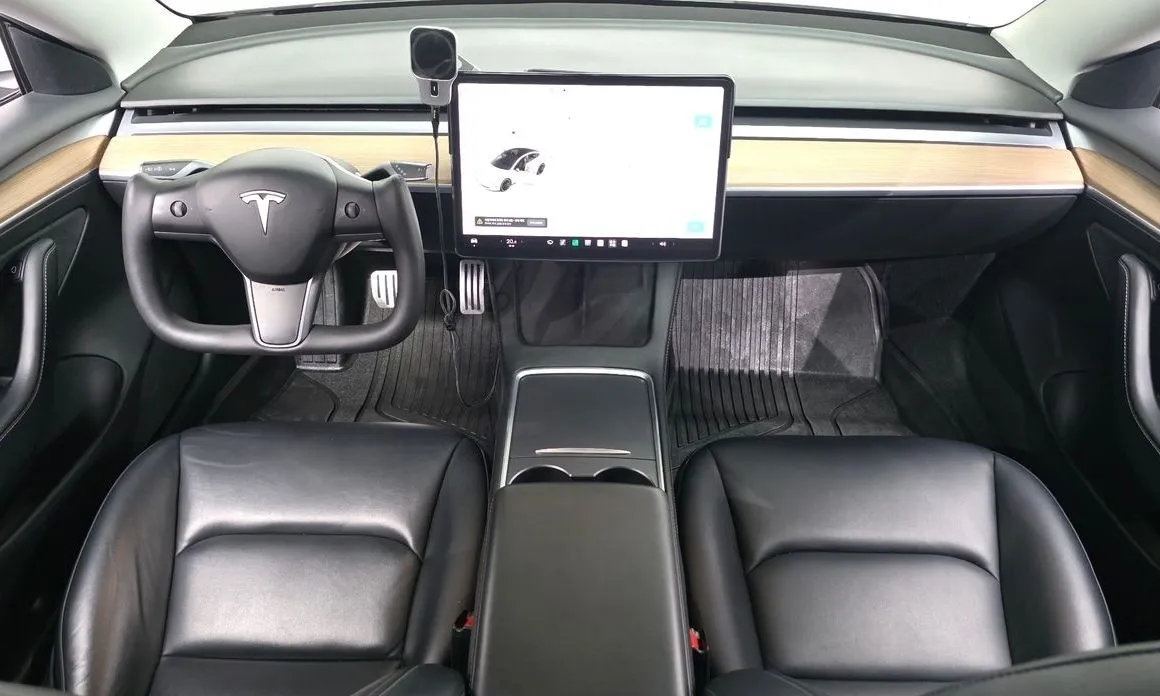 Tesla Model 3 — фото 10