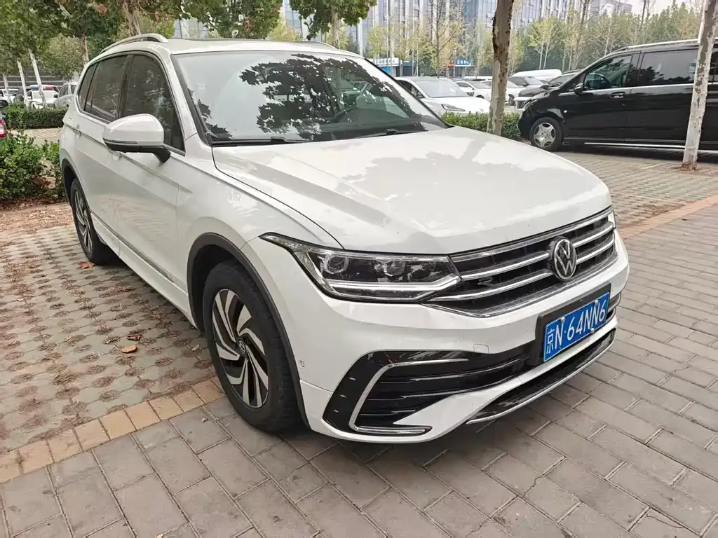 Volkswagen Tiguan L — фото 2