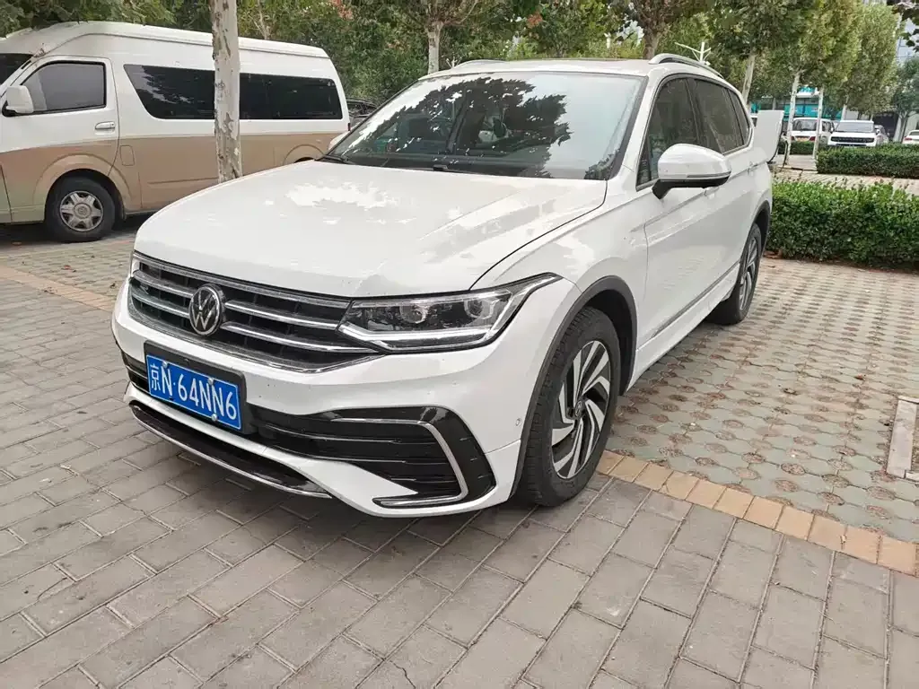 Volkswagen Tiguan L — фото 3