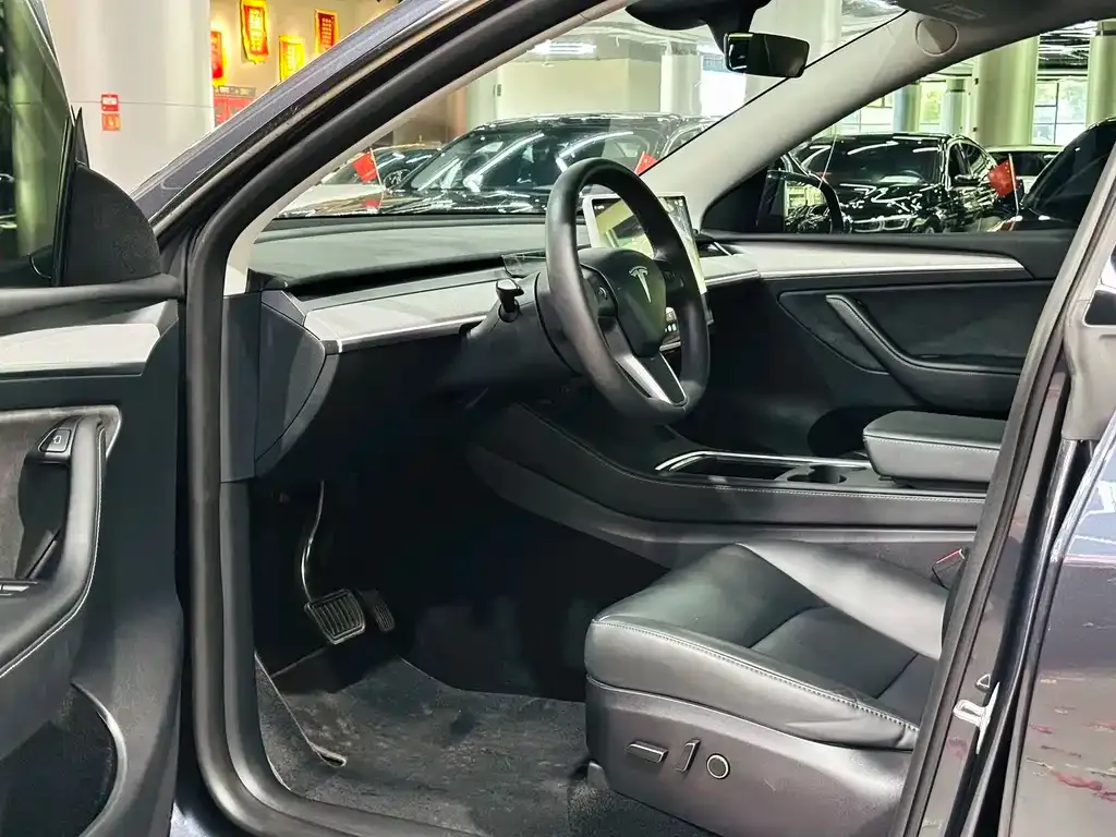 Tesla Model Y — фото 2