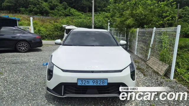 Kia EV4 — фото 1