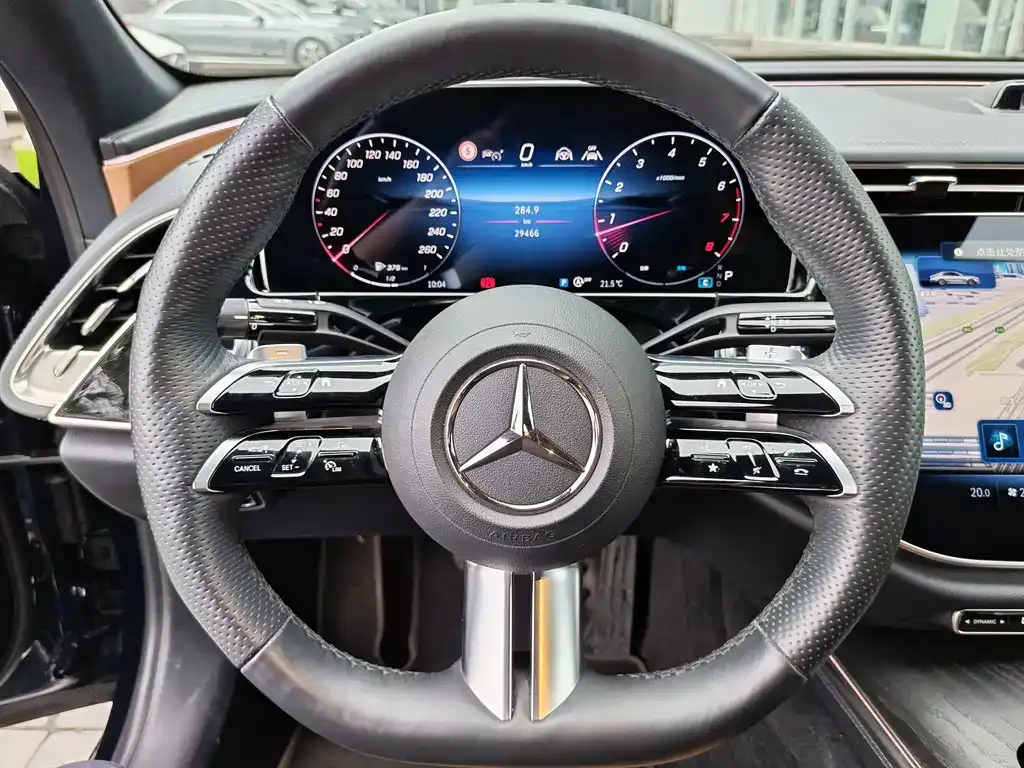 Mercedes-Benz E-Class — фото 4