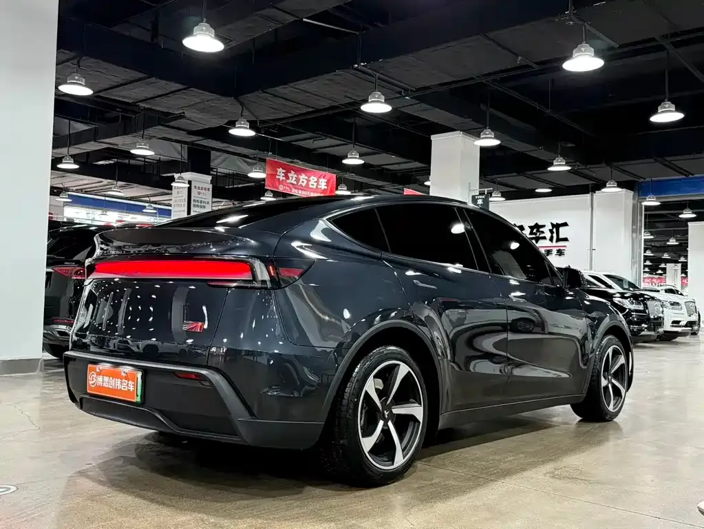 Tesla Model Y — фото 6