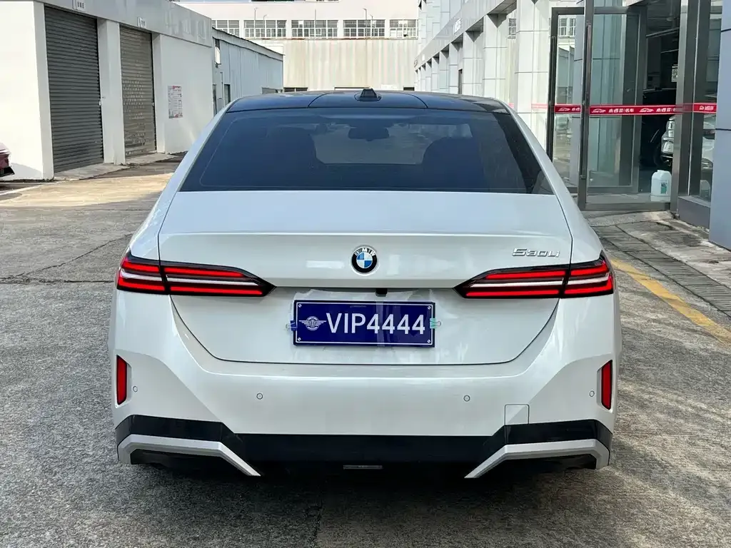 BMW 5 Series — фото 10