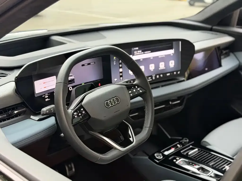Audi Q6L e-tron — фото 2