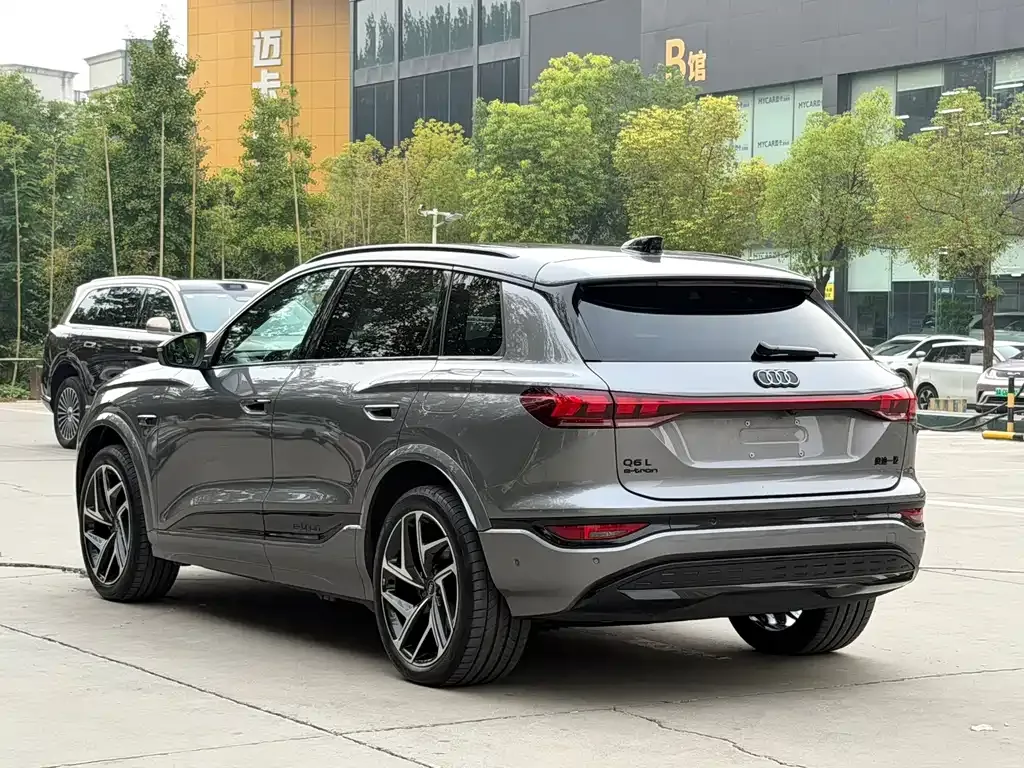 Audi Q6L e-tron — фото 6