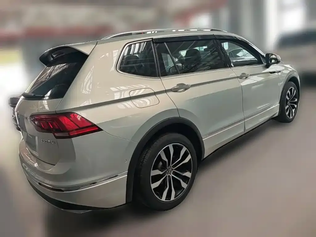 Volkswagen Tiguan L — фото 3